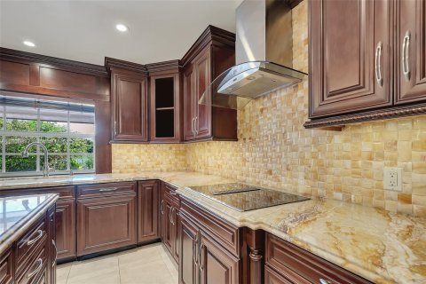 Casa en venta en Miami, Florida, 4 dormitorios, 252.97 m2 № 1745608 - foto 5