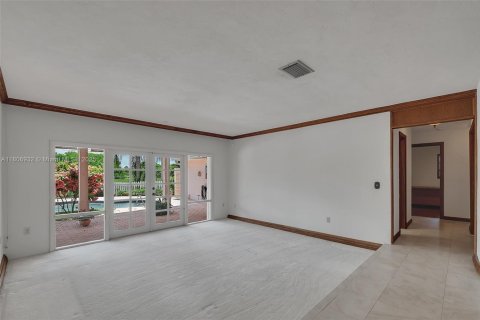 Casa en venta en Miami, Florida, 4 dormitorios, 252.97 m2 № 1745608 - foto 10