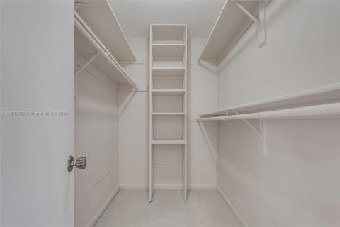 Casa en venta en Miami, Florida, 4 dormitorios, 252.97 m2 № 1745608 - foto 17