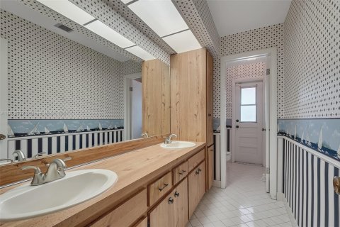 Casa en venta en Miami, Florida, 4 dormitorios, 252.97 m2 № 1745608 - foto 25