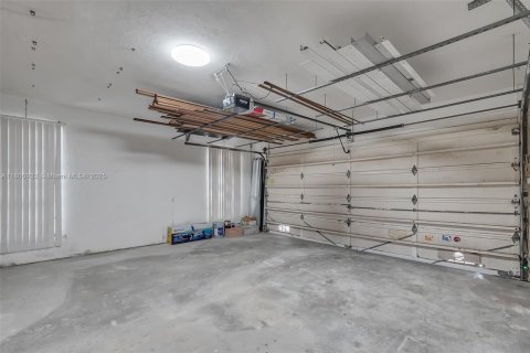 Casa en venta en Miami, Florida, 4 dormitorios, 252.97 m2 № 1745608 - foto 28