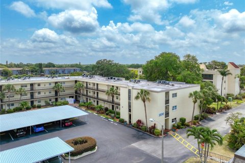Condo in Largo, Florida, 2 bedrooms  № 1203952 - photo 2