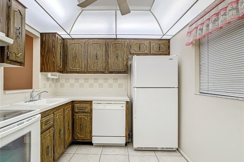 Condo in Largo, Florida, 2 bedrooms  № 1203952 - photo 12