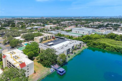 Condo in Largo, Florida, 2 bedrooms  № 1203952 - photo 9