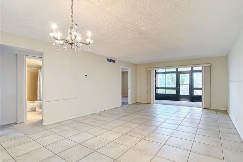 Condo in Largo, Florida, 2 bedrooms  № 1203952 - photo 17