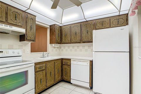Condo in Largo, Florida, 2 bedrooms  № 1203952 - photo 13