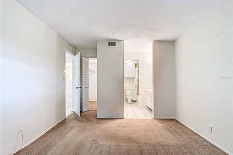 Condo in Largo, Florida, 2 bedrooms  № 1203952 - photo 30