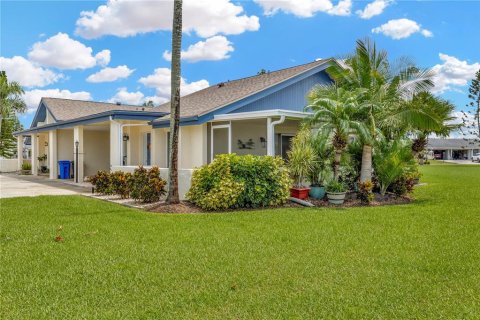 Condominio en venta en Sun City Center, Florida, 2 dormitorios, 91.42 m2 № 1900187 - foto 1