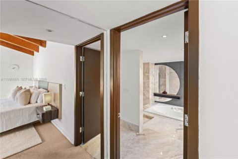 Villa ou maison à vendre à Miami, Floride: 4 chambres, 366.96 m2 № 2056560 - photo 21