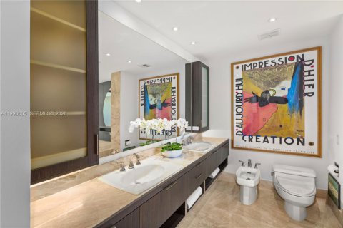 Villa ou maison à vendre à Miami, Floride: 4 chambres, 366.96 m2 № 2056560 - photo 22