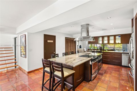 Villa ou maison à vendre à Miami, Floride: 4 chambres, 366.96 m2 № 2056560 - photo 13