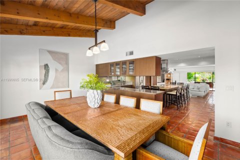 Villa ou maison à vendre à Miami, Floride: 4 chambres, 366.96 m2 № 2056560 - photo 18