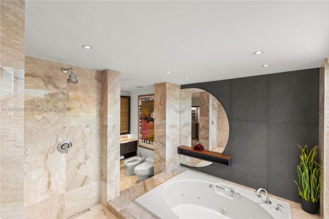 Villa ou maison à vendre à Miami, Floride: 4 chambres, 366.96 m2 № 2056560 - photo 24