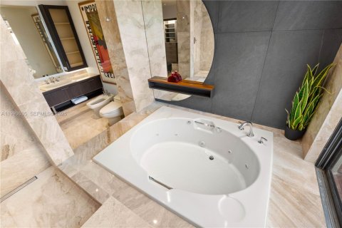 Villa ou maison à vendre à Miami, Floride: 4 chambres, 366.96 m2 № 2056560 - photo 25