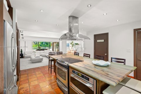Villa ou maison à vendre à Miami, Floride: 4 chambres, 366.96 m2 № 2056560 - photo 11
