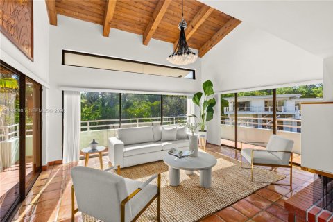 Villa ou maison à vendre à Miami, Floride: 4 chambres, 366.96 m2 № 2056560 - photo 8