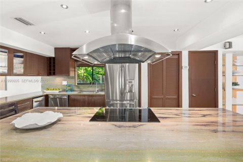 Villa ou maison à vendre à Miami, Floride: 4 chambres, 366.96 m2 № 2056560 - photo 12