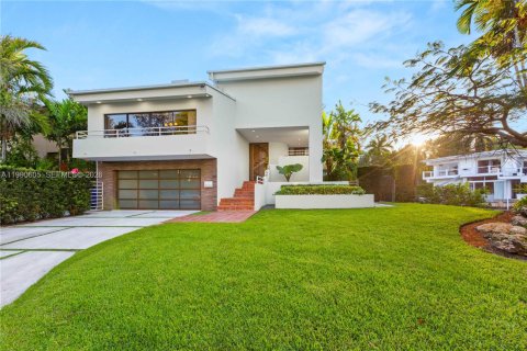 Villa ou maison à vendre à Miami, Floride: 4 chambres, 366.96 m2 № 2056560 - photo 2