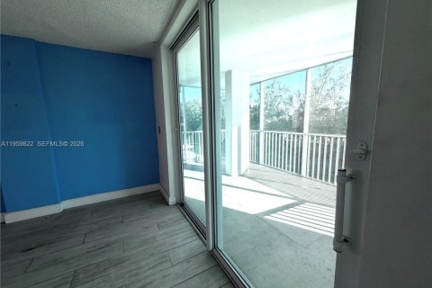 Condo in North Miami Beach, Florida, 2 bedrooms  № 2052831 - photo 20