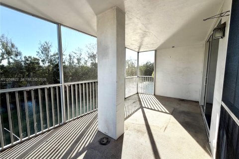 Condo in North Miami Beach, Florida, 2 bedrooms  № 2052831 - photo 17