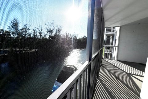 Condo in North Miami Beach, Florida, 2 bedrooms  № 2052831 - photo 18