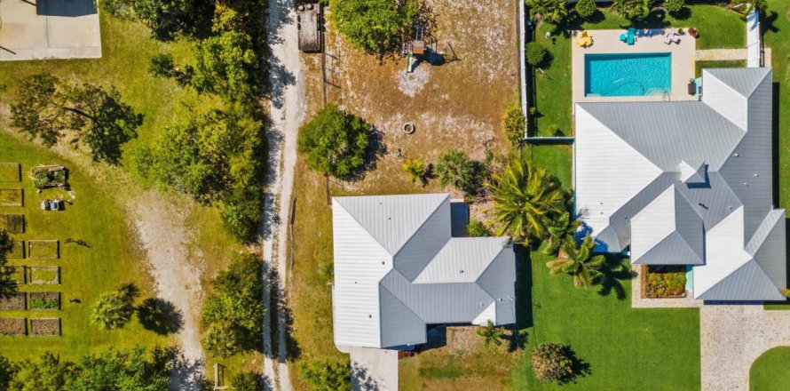 House in Jensen Beach, Florida 3 bedrooms, 139.45 sq.m. № 1224612