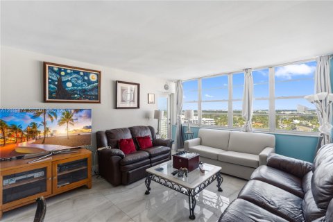 Condo in Miami, Florida, 1 bedroom № 2087569 - photo 8