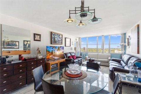 Condo in Miami, Florida, 1 bedroom № 2087569 - photo 7