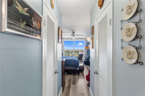 Condo in Miami, Florida, 1 bedroom № 2087569 - photo 16