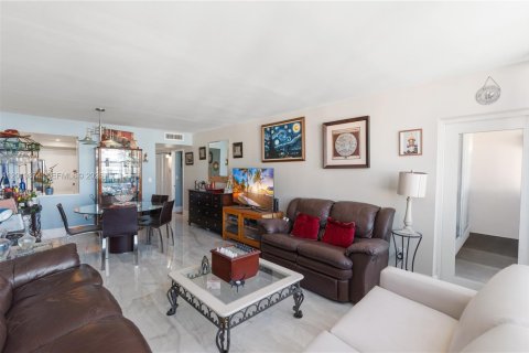 Condo in Miami, Florida, 1 bedroom № 2087569 - photo 12