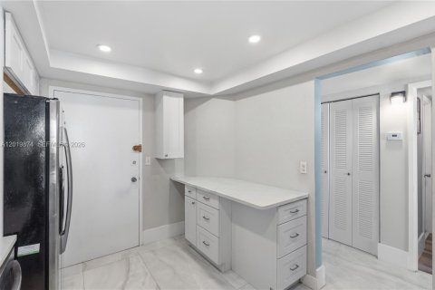 Condo in Miami, Florida, 1 bedroom № 2087569 - photo 6