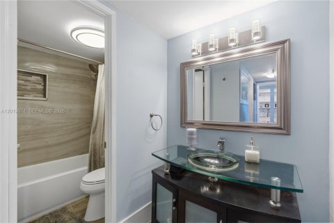 Condo in Miami, Florida, 1 bedroom № 2087569 - photo 18