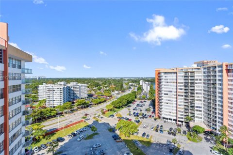 Condo in Miami, Florida, 1 bedroom № 2087569 - photo 21