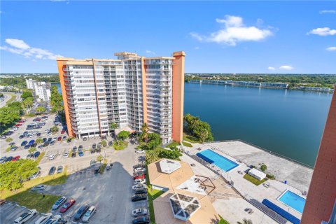 Condo in Miami, Florida, 1 bedroom № 2087569 - photo 24