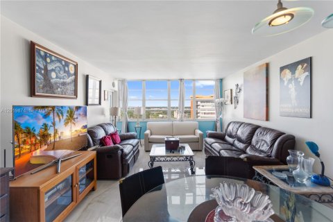 Condo in Miami, Florida, 1 bedroom № 2087569 - photo 10