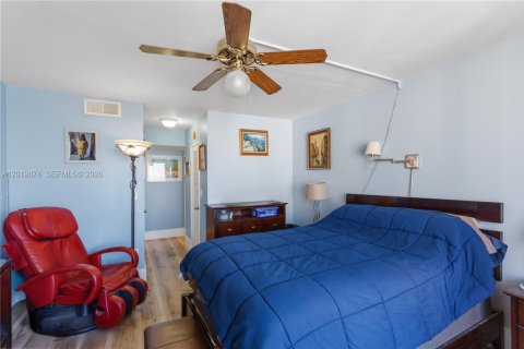 Condo in Miami, Florida, 1 bedroom № 2087569 - photo 15