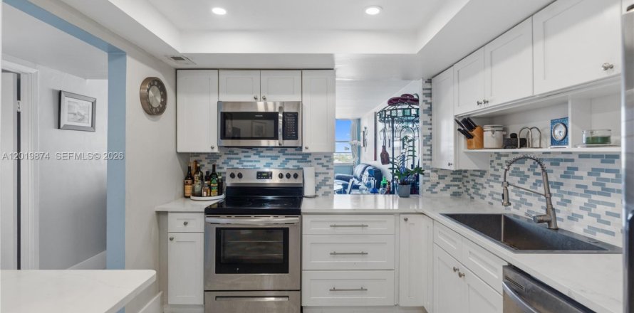Condo in Miami, Florida, 1 bedroom № 2087569