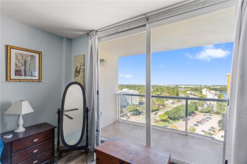 Condo in Miami, Florida, 1 bedroom № 2087569 - photo 13
