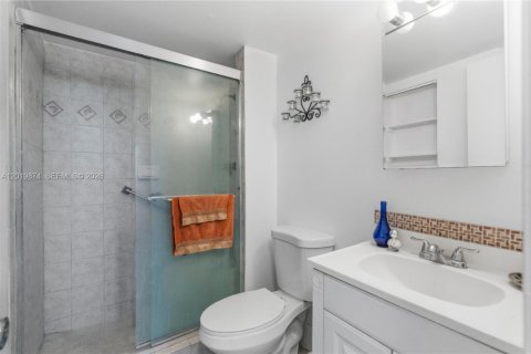 Condo in Miami, Florida, 1 bedroom № 2087569 - photo 19
