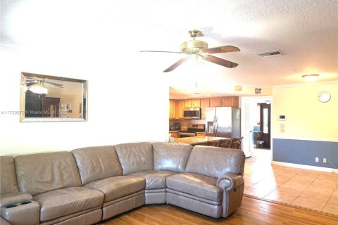 Commercial property in West Palm Beach, Florida № 1764150 - photo 15