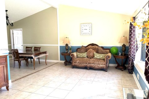 Commercial property in West Palm Beach, Florida № 1764150 - photo 17