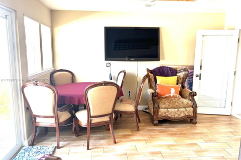 Commercial property in West Palm Beach, Florida № 1764150 - photo 3