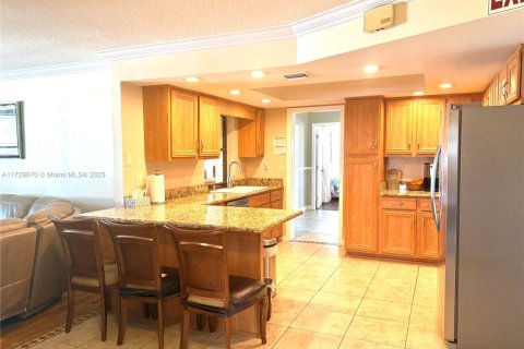 Commercial property in West Palm Beach, Florida № 1764150 - photo 10