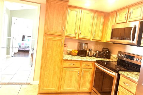 Commercial property in West Palm Beach, Florida № 1764150 - photo 9