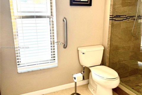Commercial property in West Palm Beach, Florida № 1764150 - photo 6