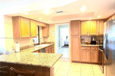 Commercial property in West Palm Beach, Florida № 1764150 - photo 11