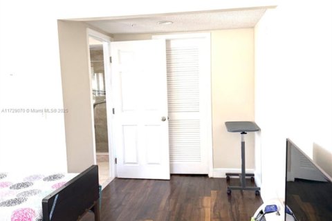Commercial property in West Palm Beach, Florida № 1764150 - photo 7