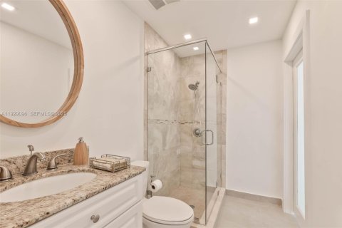 House in Miami, Florida 4 bedrooms, 197.97 sq.m. № 1989570 - photo 11