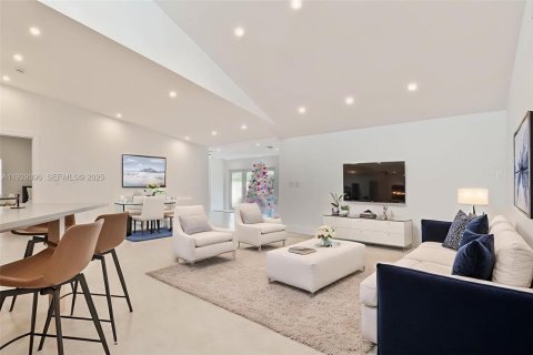 House in Miami, Florida 4 bedrooms, 197.97 sq.m. № 1989570 - photo 2