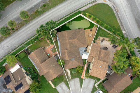 House in Miami, Florida 4 bedrooms, 197.97 sq.m. № 1989570 - photo 22